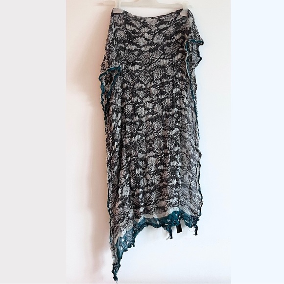 MASSIMO DUTTO SNAKE PRINT SPRING SCARF - Picture 4 of 11